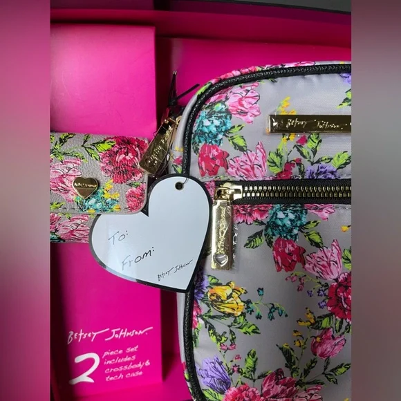 Betsey Johnson cross body and tech case gift set 💐 - Picture 3 of 4